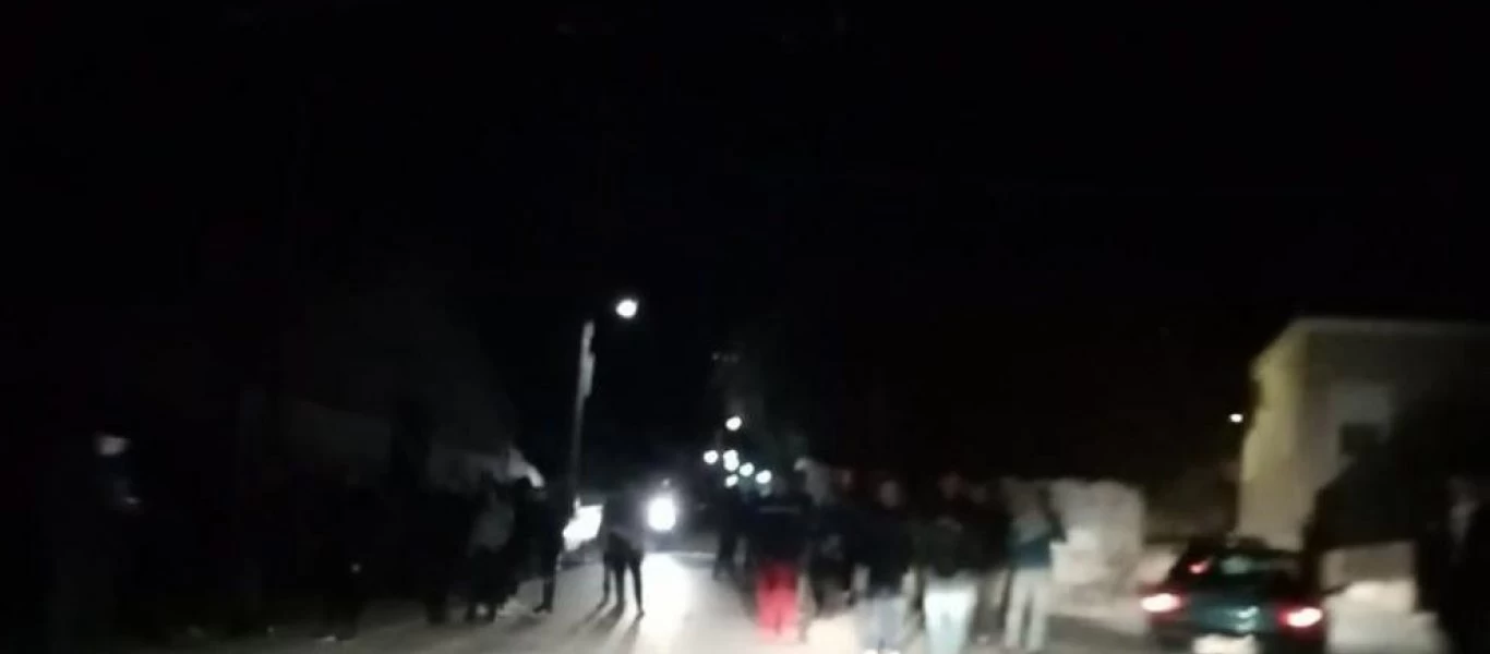 Μέτρα αυτοπροστασίας από τους κατοίκους στη Μόρια: Μπλόκα και έλεγχοι υπό το φόβο των αλλοδαπών